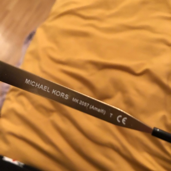Michael kors sunglasses - Picture 3 of 3